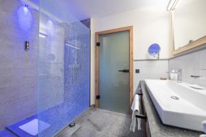 Baðherbergi á Hotel Alpina Wellness & Spa Resort