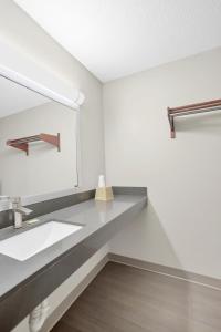 a bathroom with a sink and a mirror at Bridgeview Inn Chicago Area in Bridgeview