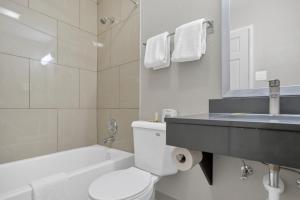 Bridgeview Inn Chicago Area的一间浴室