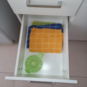 a drawer with a towel and a frisbee in it at Dpto Estudio in Gualeguaychú