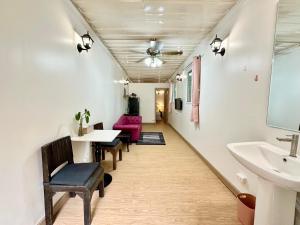 Posezení v ubytování Marc Hotel Maesai