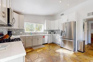 Dapur atau dapur kecil di The Brentwood Permit# 3911