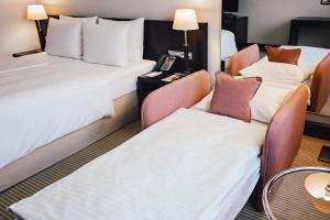 Posteľ alebo postele v izbe v ubytovaní Crowne Plaza Bratislava by IHG