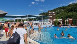 Bazén v ubytování RoyalWings apartman Jagodina nebo v jeho okolí
