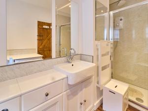 Koupelna v ubytování Host & Stay - St Radigunds House