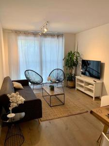 a living room with a couch and a tv at PISO CENTRICO CON PATIO PRIVADO in Madrid