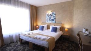 Postel nebo postele na pokoji v ubytování Garni Hotel Chicha - Winery ŠKRBIĆ