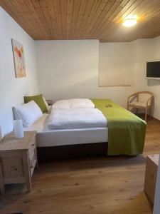 Postel nebo postele na pokoji v ubytování Wellnesshotel Liun