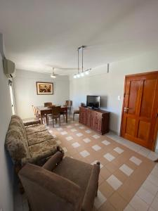 a living room with a couch and a dining room at Amplio Departamento en el corazón de Paraná in Paraná