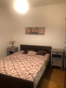 a bedroom with a bed and two night stands at Maison individuelle a Arreau in Arreau