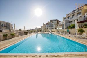 Piscine de l'établissement Charming 2BR home w/access to pool in Marsaskala by 360 Estates ou située à proximité