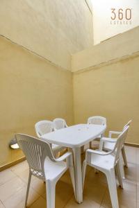 Photo de la galerie de l'établissement Charming 2BR home w/access to pool in Marsaskala by 360 Estates, à Marsaskala