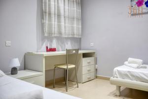 Un ou plusieurs lits dans un hébergement de l'établissement Charming 2BR home w/access to pool in Marsaskala by 360 Estates