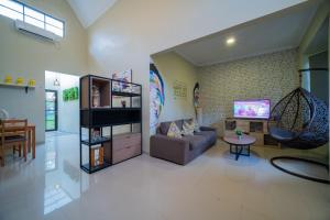 a living room with a couch and a tv at Danka@tudor residence in Batam Center