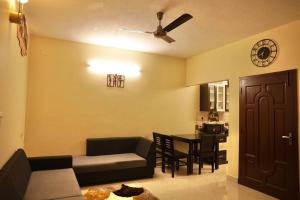 a living room with a couch and a table at 2bhk leisurehouse near Auroville in Marakkānam