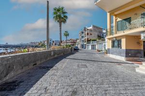 Galeriebild der Unterkunft Seafront Apt with View in Aci Castello in Aci Castello