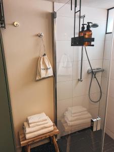 a shower stall with towels and a bag on the wall at Kyitzer Budenhaus Nr. 99 in Kyritz