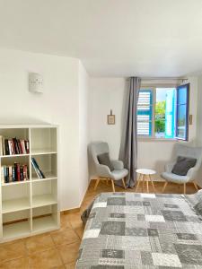 Postel nebo postele na pokoji v ubytování APPARTEMENT T3, ORIENT BAY + 15 fotografií