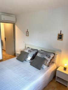 Postel nebo postele na pokoji v ubytování APPARTEMENT T3, ORIENT BAY