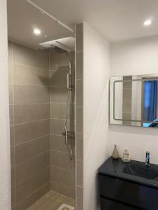 Koupelna v ubytování APPARTEMENT T3, ORIENT BAY