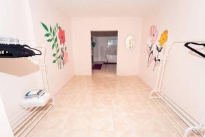 a room with white walls with flowers on the wall at Belle air Seaview 1 BDRM -2 Queen in Runaway Bay