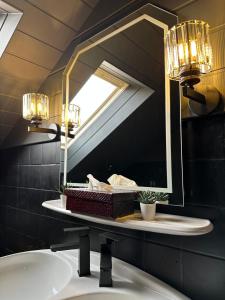 a bathroom with a sink and a mirror at Valdorf Doppelzimmer in Vlotho