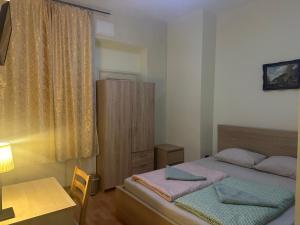 Postel nebo postele na pokoji v ubytování Kecskeméti Rooms