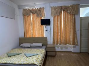 Postel nebo postele na pokoji v ubytování Kecskeméti Rooms