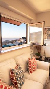 Et opholdsområde på Luxury and newly refurbished 3 bedroom apartment next to the slopes including indoor parking