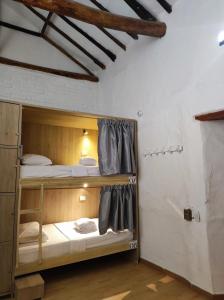 - une chambre avec 2 lits superposés dans l'établissement Hostal Casablanca, à San Gil