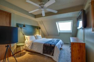 a bedroom with a bed and a ceiling fan at Mountain Green Condo 3F1 condo in Killington