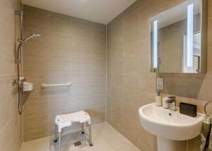 a bathroom with a sink and a shower at Fawn Cottage disabled adapted 3 bed cottage in Alcester
