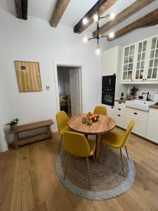 Kuchyň nebo kuchyňský kout v ubytování PASCAL'HOME