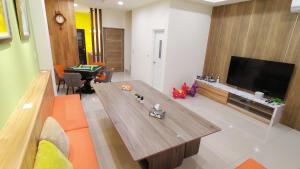 TV a/nebo společenská místnost v ubytování Wish Homestay + 13 fotografií