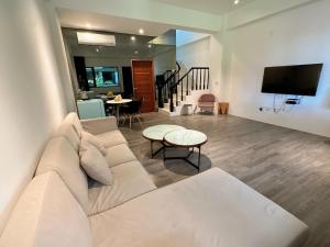 TV a/nebo společenská místnost v ubytování 9 Tan Yuan Homestay