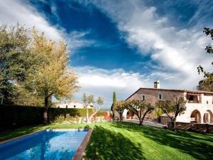 an estate with a swimming pool in front of a house at Aricus Rural: Cal Tià in Girona