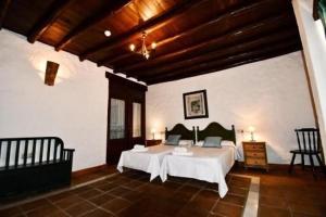 A bed or beds in a room at Hotel Almejí