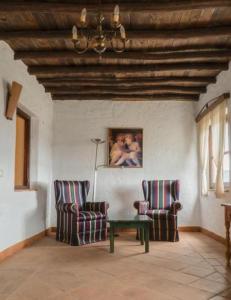 A seating area at Hotel Almejí