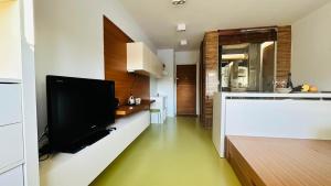 Μια τηλεόραση ή/και κέντρο ψυχαγωγίας στο Smart Apartment Warsaw