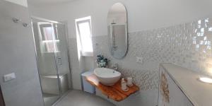 A bathroom at Villa Laura Salento