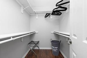 Afbeelding uit fotogalerij van Deluxe Paradise - 3 King Beds + Fast Wifi + FREE Parking in Raymore +35 foto's