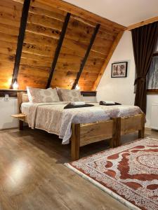 Posteľ alebo postele v izbe v ubytovaní Rustic Lodge Plitvice