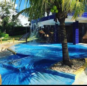 A piscina localizada em Ecologic Ville Resort Apto há 900 mt do centro de Caldas Novas ou nos arredores