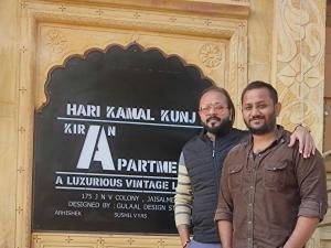 Un certificado, premio, cartel u otro documento en Kiran Apartment