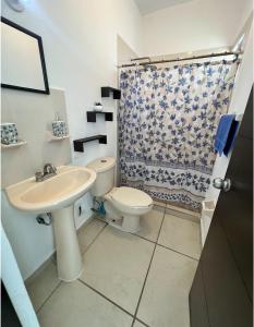 a bathroom with a toilet and a sink at Casa valle oriente in Saltillo