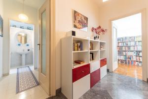 Knihovna v apartmánu