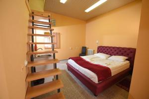 Postel nebo postele na pokoji v ubytování Apartment Inn Rooms