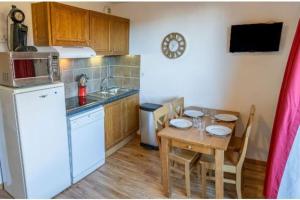 Køkken eller tekøkken på appart 4 pers balcon piscine