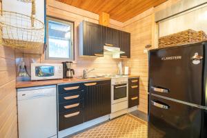 Kjøkken eller kjøkkenkrok på Villa Pohjoistuuli - 5+1 henkilölle, Luoteis-Himos Ski-in/out 56m² + 11m²