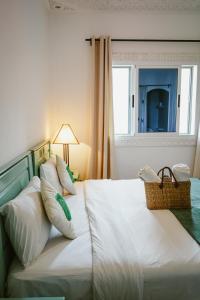 Postel nebo postele na pokoji v ubytování Dar Sultana Guesthouse Surf Morocco